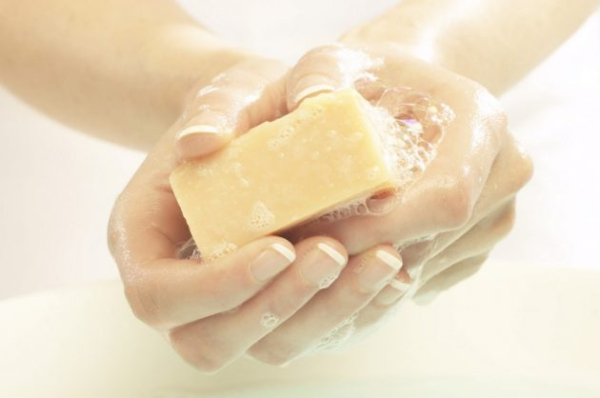 Чем можно оттереть клей: 14 способов Чем можно оттереть клей: 14 способов