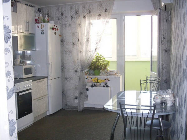 Выбор штор на кухню с балконной дверью Выбор штор на кухню с балконной дверью