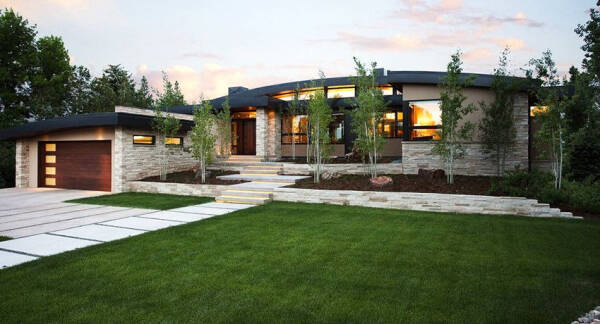 Проекты одноэтажных домов с гаражом для авто и самыми комфортными планировками Проекты одноэтажных домов с гаражом для авто и самыми комфортными планировками