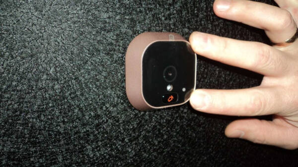 Беспроводной видеоглазок на двери в виде обычного Беспроводной видеоглазок на двери в виде обычного