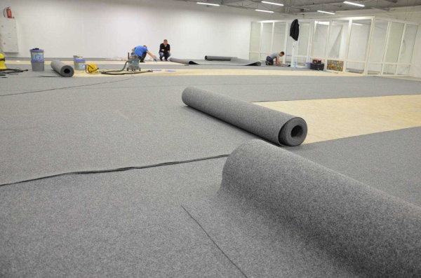 Виды ковролина для бетонного пола и правила укладки: полезная информация Виды ковролина для бетонного пола и правила укладки: полезная информация