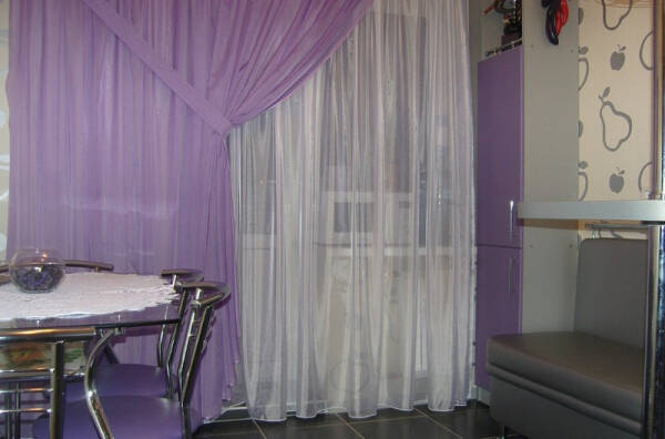 Выбор штор на кухню с балконной дверью Выбор штор на кухню с балконной дверью