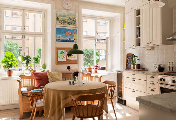 Дровяная печь и винтажная мебель: уютная квартира в Швеции (78 кв. м) Дровяная печь и винтажная мебель: уютная квартира в Швеции (78 кв. м)