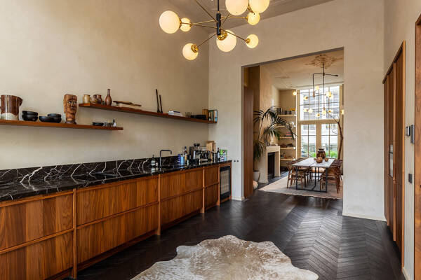 Стильный современный интерьер в доме на канале в Амстердаме Стильный современный интерьер в доме на канале в Амстердаме