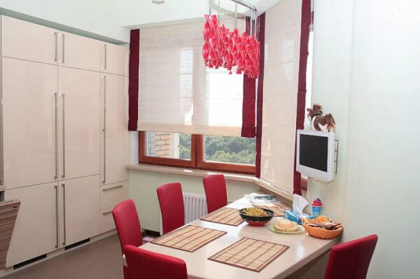 Как правильно выбрать римские шторы на кухню, фото в интерьере, видео Как правильно выбрать римские шторы на кухню, фото в интерьере, видео