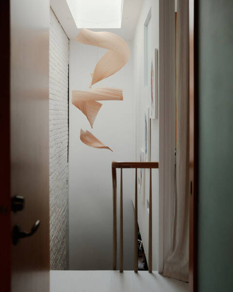 Микс стилей и солнечный свет в интерьерах необычного таунхауса в Нью-Йорке Микс стилей и солнечный свет в интерьерах необычного таунхауса в Нью-Йорке