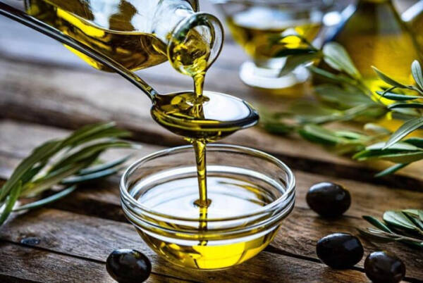 Чем можно оттереть клей: 14 способов Чем можно оттереть клей: 14 способов