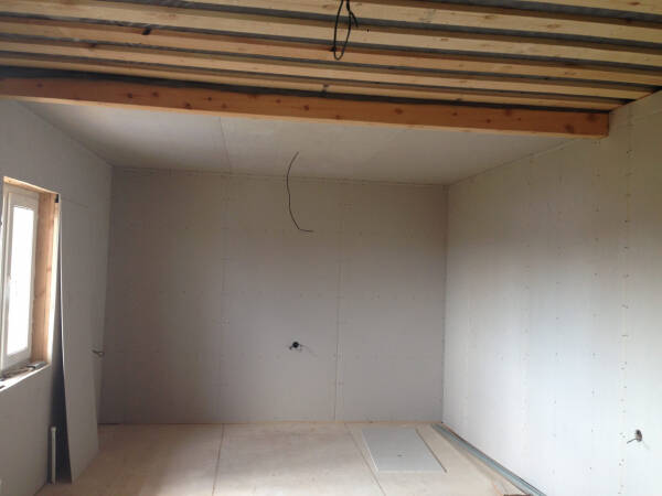 Потолок в частном доме Потолок в частном доме