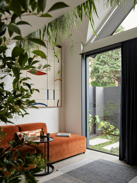 Стильный интерьер архитектора в здании бывшей обувной фабрики