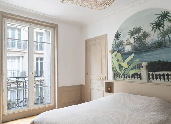 Арки, окна в пол и современные нотки: квартиры в старом доме в Париже Арки, окна в пол и современные нотки: квартиры в старом доме в Париже