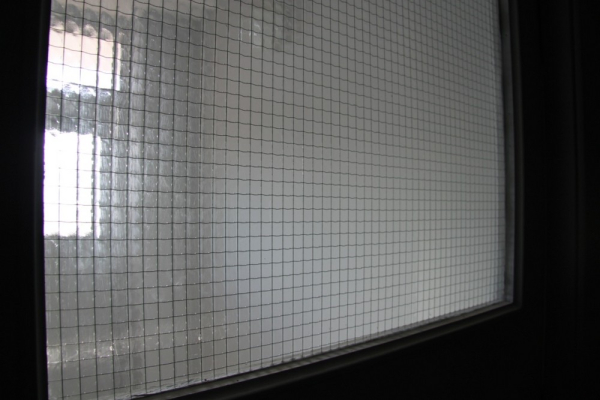 Безопасны ли входные двери со стеклянными вставками? Безопасны ли входные двери со стеклянными вставками?