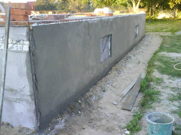 Как самостоятельно оштукатурить цоколь дома: пошаговая инструкция