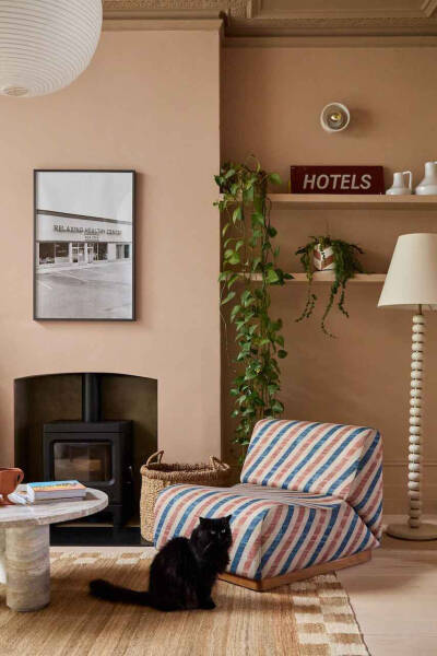 Приятные вставки цвета и современного декора в дизайне классического таунхауса в Лондоне Приятные вставки цвета и современного декора в дизайне классического таунхауса в Лондоне