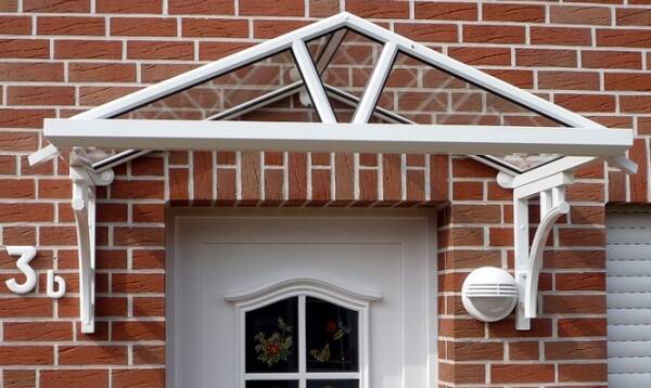 Навес над крыльцом входной двери Навес над крыльцом входной двери