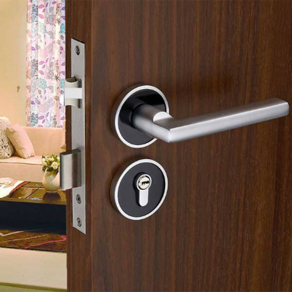 Как можно поменять ручку на входной двери: практическое руководство Как можно поменять ручку на входной двери: практическое руководство