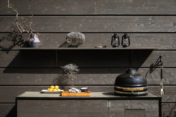 Стильный дом с чёрными элементами в декоре на месте старого амбара Стильный дом с чёрными элементами в декоре на месте старого амбара