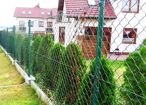 Из чего лучше сделать дешевый забор и ограждения