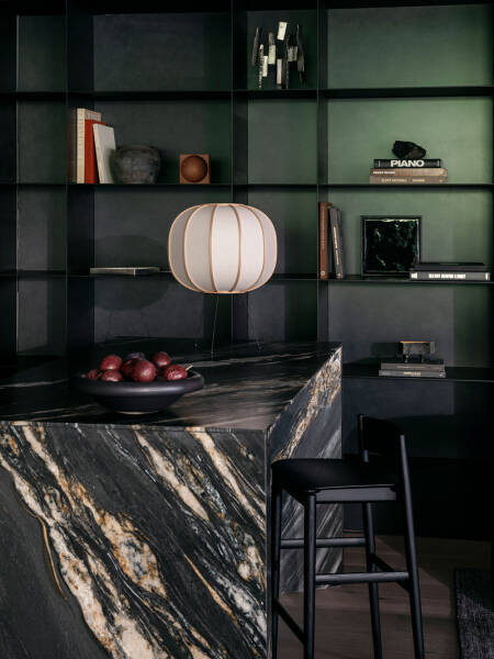 Натуральный камень и чёрные акценты: стильные апартаменты с садом в Сиднее Натуральный камень и чёрные акценты: стильные апартаменты с садом в Сиднее