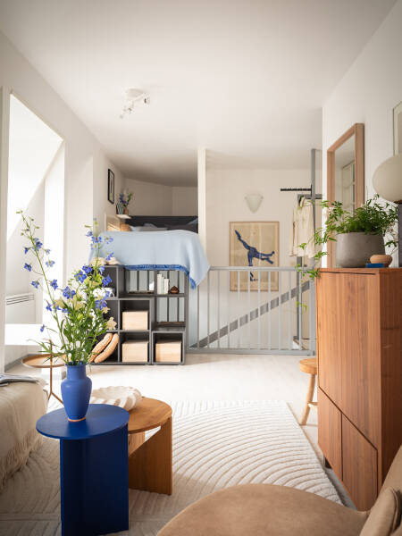 Яркая небольшая квартира-студия на последнем этаже (39 кв. м) Яркая небольшая квартира-студия на последнем этаже (39 кв. м)