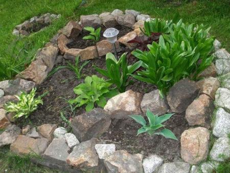 Установка маленького забора на участке Установка маленького забора на участке