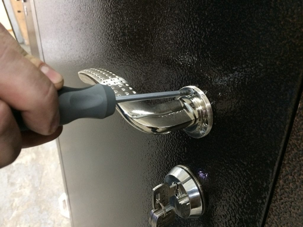 Пошаговое руководство по установке входной двери в квартиру Пошаговое руководство по установке входной двери в квартиру