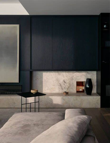 Натуральный камень и чёрные акценты: стильные апартаменты с садом в Сиднее Натуральный камень и чёрные акценты: стильные апартаменты с садом в Сиднее