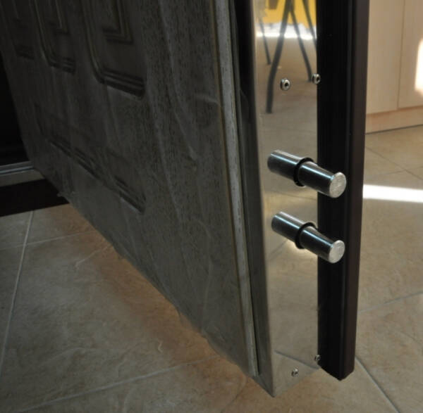 Выбор лучших входных дверей в квартиру Выбор лучших входных дверей в квартиру