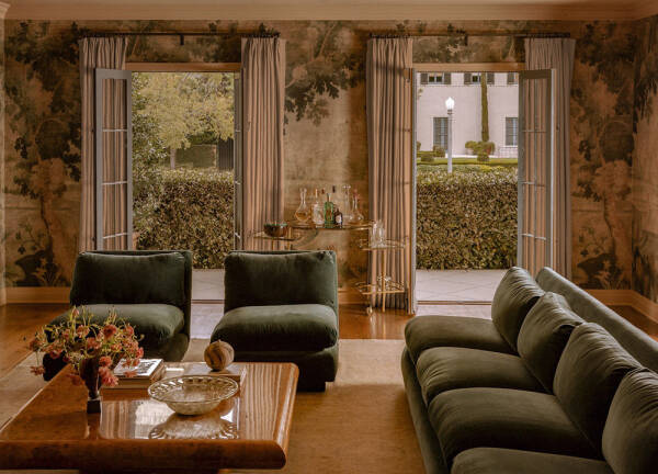 Приглушенный уют и великолепные обои: дом в Лос-Анджелесе