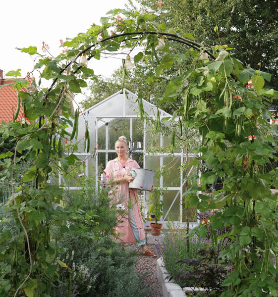 Красный коттедж с белоснежными окнами: прекрасная дача в Швеции Красный коттедж с белоснежными окнами: прекрасная дача в Швеции