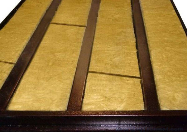 Критерии выбора входных дверей на дачу Критерии выбора входных дверей на дачу