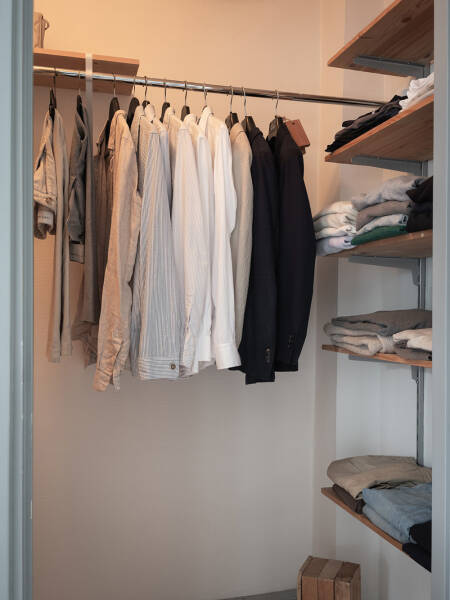 Яркая небольшая квартира-студия на последнем этаже (39 кв. м) Яркая небольшая квартира-студия на последнем этаже (39 кв. м)