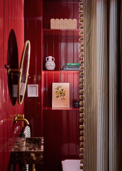 Приятные вставки цвета и современного декора в дизайне классического таунхауса в Лондоне Приятные вставки цвета и современного декора в дизайне классического таунхауса в Лондоне