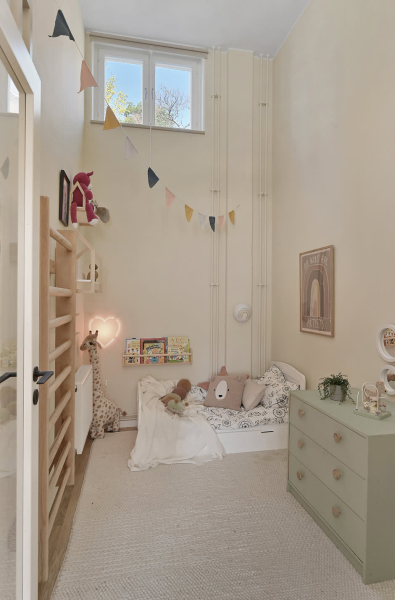 Яркий и тёплый интерьер небольшой квартиры на первом этаже в Стокгольме (34 кв. м) Яркий и тёплый интерьер небольшой квартиры на первом этаже в Стокгольме (34 кв. м)