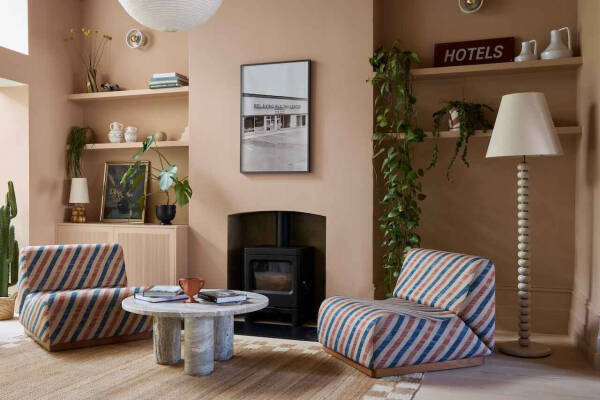 Приятные вставки цвета и современного декора в дизайне классического таунхауса в Лондоне Приятные вставки цвета и современного декора в дизайне классического таунхауса в Лондоне