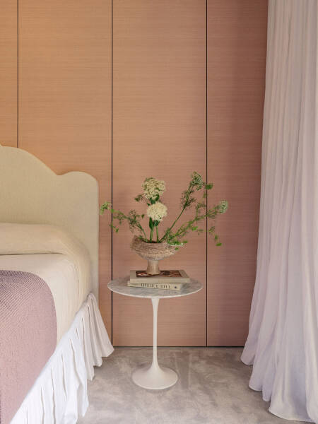 Натуральный камень и чёрные акценты: стильные апартаменты с садом в Сиднее Натуральный камень и чёрные акценты: стильные апартаменты с садом в Сиднее