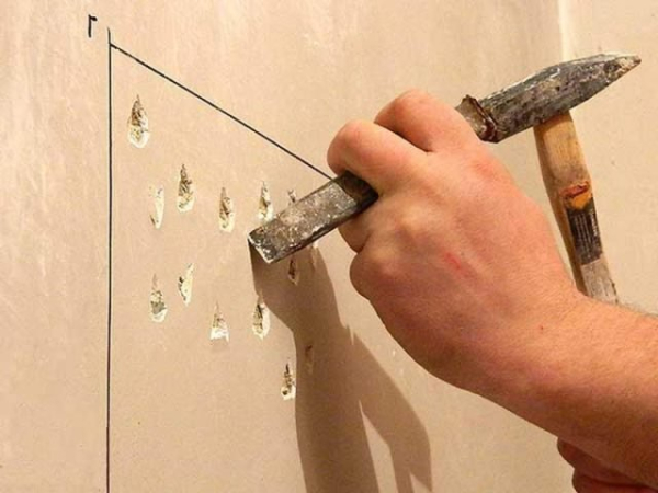 Как правильно отштукатурить стену?