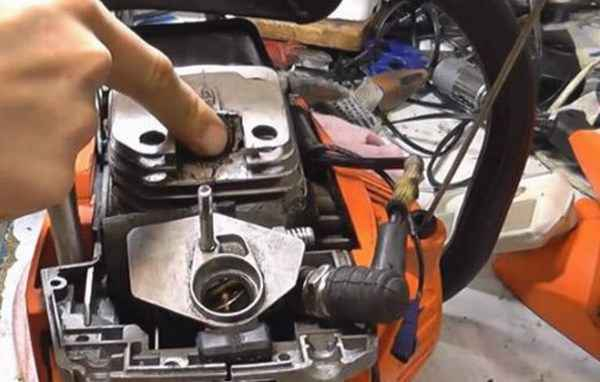 Почему бензопила не сбрасывает обороты Почему бензопила не сбрасывает обороты