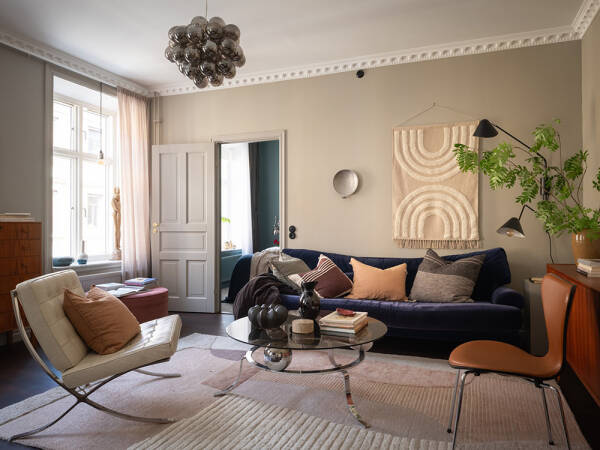 Бежевые стены, яркий декор и тёмная спальня: квартира в Гетеборге (68 кв. м) Бежевые стены, яркий декор и тёмная спальня: квартира в Гетеборге (68 кв. м)