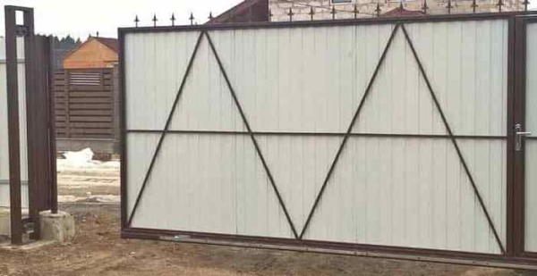 Откатные или распашные ворота &mdash; что лучше?