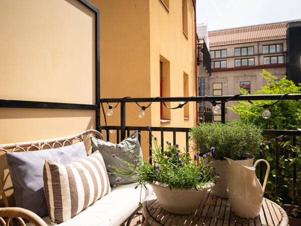 Бежевые стены, яркий декор и тёмная спальня: квартира в Гетеборге (68 кв. м) Бежевые стены, яркий декор и тёмная спальня: квартира в Гетеборге (68 кв. м)