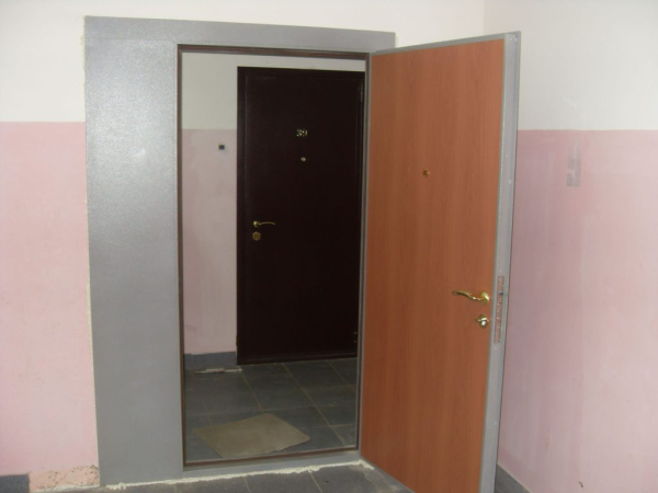 Нюансы выбора и монтажа тамбурной двери на лестничную площадку Нюансы выбора и монтажа тамбурной двери на лестничную площадку