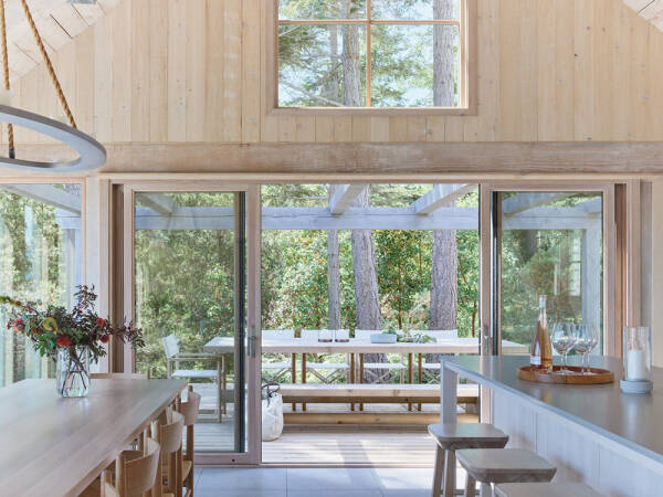 Идеальный деревянный домик на острове в Канаде