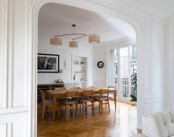 Арки, окна в пол и современные нотки: квартиры в старом доме в Париже Арки, окна в пол и современные нотки: квартиры в старом доме в Париже