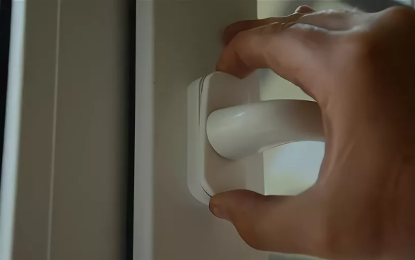 Как можно поменять ручку на входной двери: практическое руководство Как можно поменять ручку на входной двери: практическое руководство