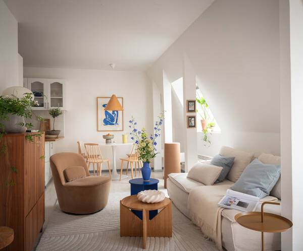 Яркая небольшая квартира-студия на последнем этаже (39 кв. м) Яркая небольшая квартира-студия на последнем этаже (39 кв. м)