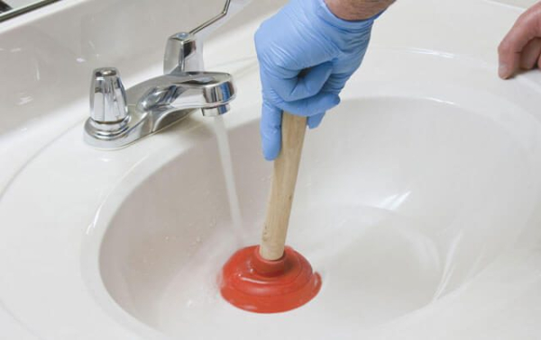 Засор канализации в частном доме: средства для очистки и инструкция их применения Засор канализации в частном доме: средства для очистки и инструкция их применения