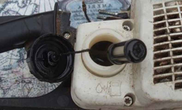 Почему бензопила не сбрасывает обороты Почему бензопила не сбрасывает обороты