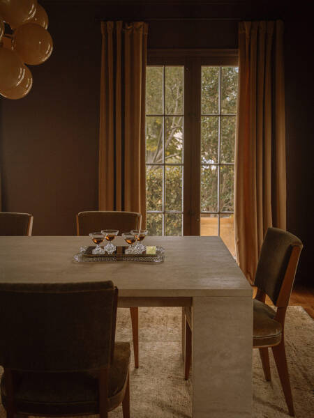 Приглушенный уют и великолепные обои: дом в Лос-Анджелесе