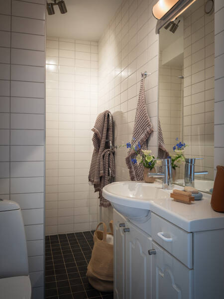 Яркая небольшая квартира-студия на последнем этаже (39 кв. м) Яркая небольшая квартира-студия на последнем этаже (39 кв. м)