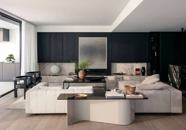 Натуральный камень и чёрные акценты: стильные апартаменты с садом в Сиднее Натуральный камень и чёрные акценты: стильные апартаменты с садом в Сиднее